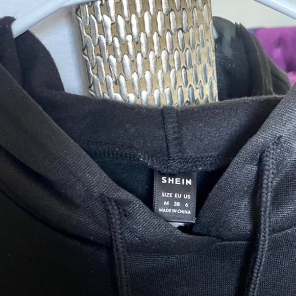 BRAND NEW SHEIN BLACK HOODIE W/ POCKETS!! - Picture 2 of 3